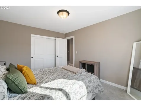 1528 NE 12th Place Canby OR 97013
