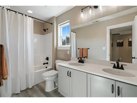 1528 NE 12th Place Canby OR 97013