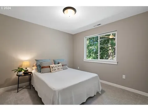 1528 NE 12th Place Canby OR 97013
