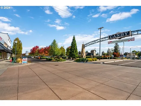 1528 NE 12th Place Canby OR 97013