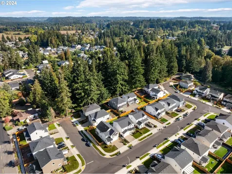 1528 NE 12th Place Canby OR 97013