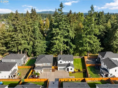 1528 NE 12th Place Canby OR 97013