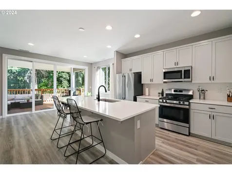1528 NE 12th Place Canby OR 97013