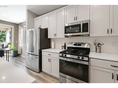 1528 NE 12th Place Canby OR 97013