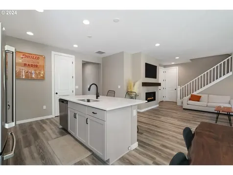 1528 NE 12th Place Canby OR 97013