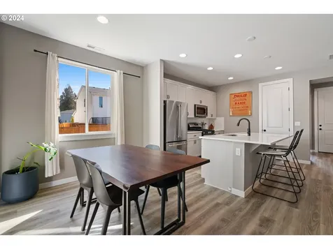 1528 NE 12th Place Canby OR 97013