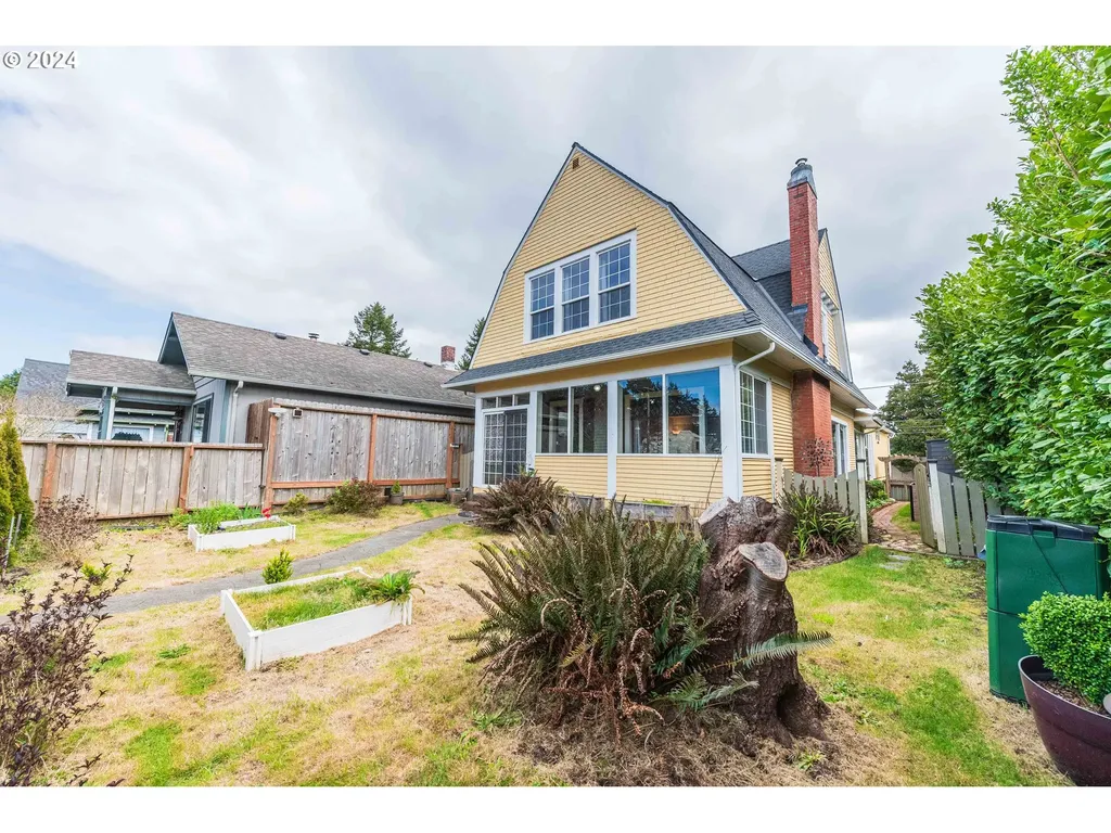 1475 Sherman Avenue North Bend OR 97459