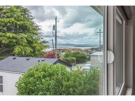 1475 Sherman Avenue North Bend OR 97459