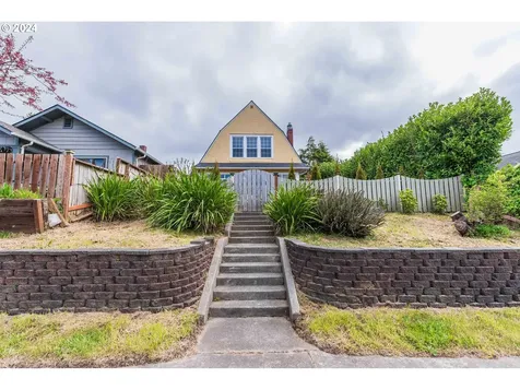 1475 Sherman Avenue North Bend OR 97459