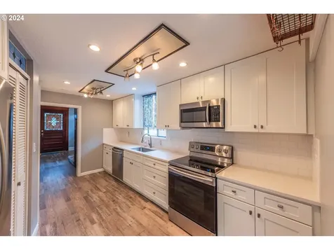 1475 Sherman Avenue North Bend OR 97459