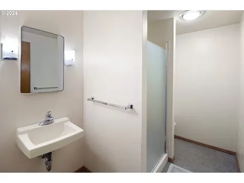 5195 Donald Street Eugene OR 97405