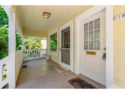 916 SE 35th Avenue Portland OR 97214
