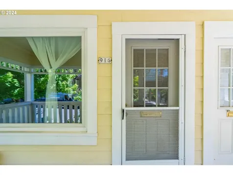 916 SE 35th Avenue Portland OR 97214