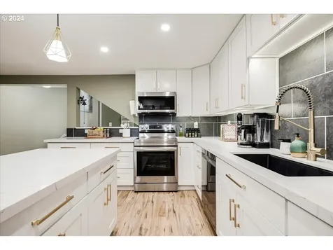 6555 Sw Canyon Court Portland OR 97225