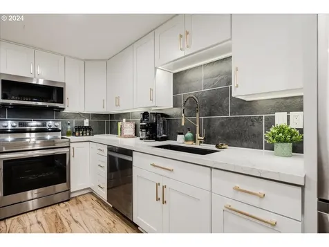 6555 Sw Canyon Court Portland OR 97225