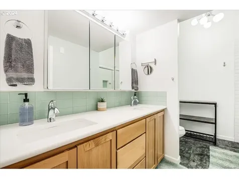 6555 Sw Canyon Court Portland OR 97225