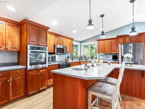 13003 NW 40th Avenue Vancouver WA 98685