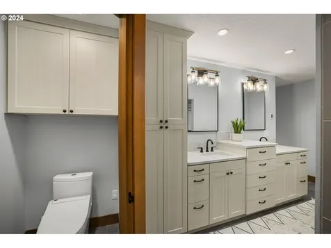 2366 Palisades Crest Drive Lake Oswego OR 97034
