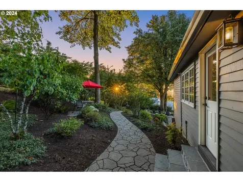 2366 Palisades Crest Drive Lake Oswego OR 97034