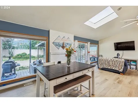1143 NE 131st Place Portland OR 97230