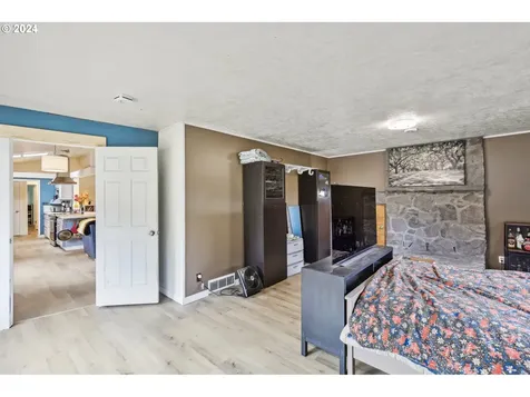 1143 NE 131st Place Portland OR 97230