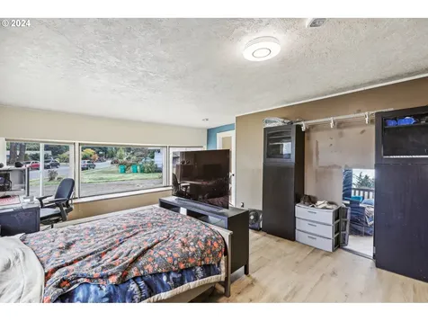 1143 NE 131st Place Portland OR 97230