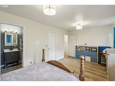 1143 NE 131st Place Portland OR 97230