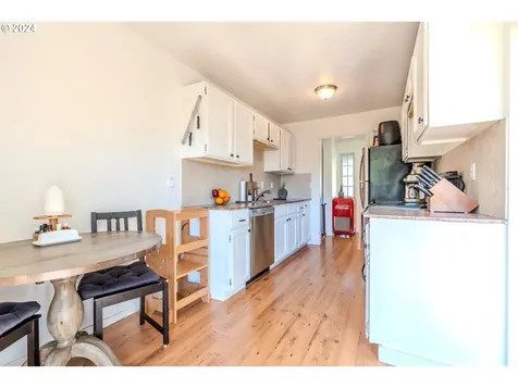 9340 N Hodge Avenue Portland OR 97203