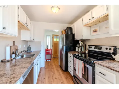 9340 N Hodge Avenue Portland OR 97203