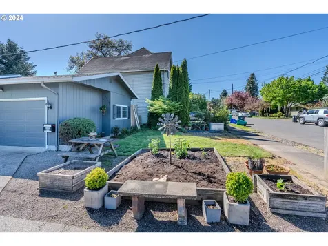 9340 N Hodge Avenue Portland OR 97203