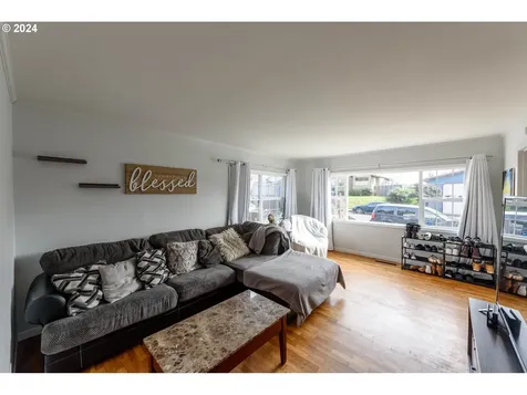 2636 Liberty Street North Bend OR 97459