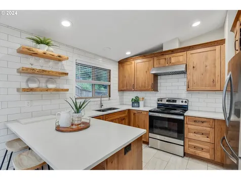 7233 SW Capitol Hill Road Portland OR 97219