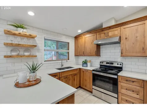 7233 SW Capitol Hill Road Portland OR 97219