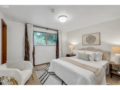 7233 SW Capitol Hill Road Portland OR 97219