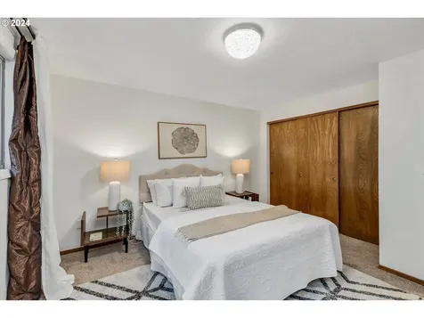 7233 SW Capitol Hill Road Portland OR 97219