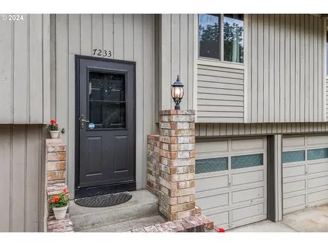 7233 SW Capitol Hill Road Portland OR 97219