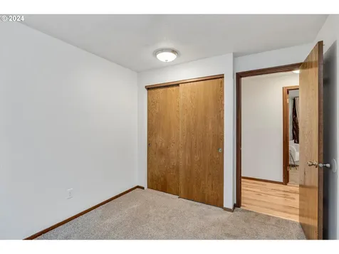 7233 SW Capitol Hill Road Portland OR 97219
