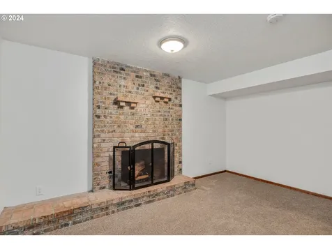 7233 SW Capitol Hill Road Portland OR 97219