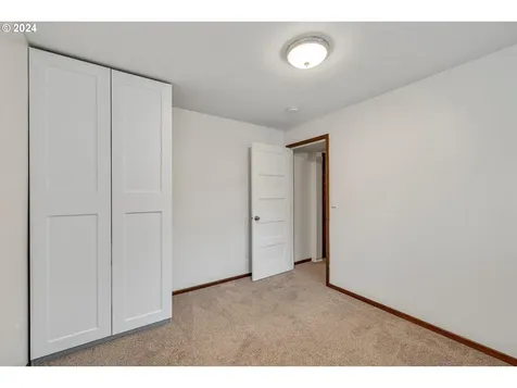 7233 SW Capitol Hill Road Portland OR 97219