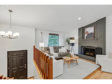 7233 SW Capitol Hill Road Portland OR 97219