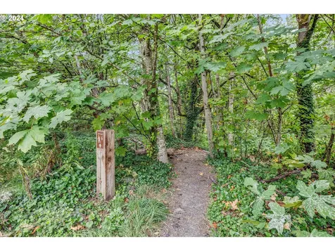 7233 SW Capitol Hill Road Portland OR 97219