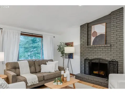 7233 SW Capitol Hill Road Portland OR 97219