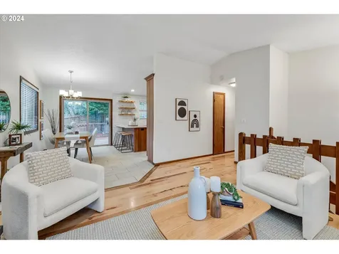 7233 SW Capitol Hill Road Portland OR 97219