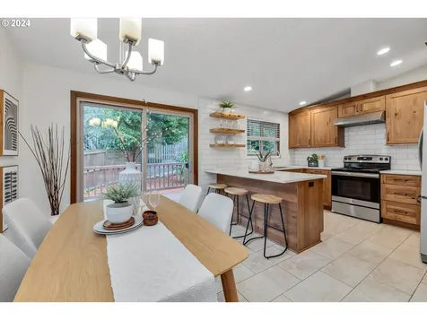 7233 SW Capitol Hill Road Portland OR 97219