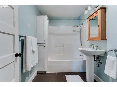 2360 Riverview Street Eugene OR 97403
