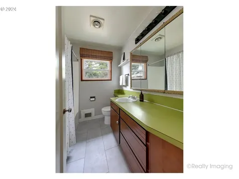 9025 Se Mill Street Portland OR 97216