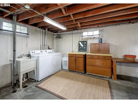 9025 Se Mill Street Portland OR 97216
