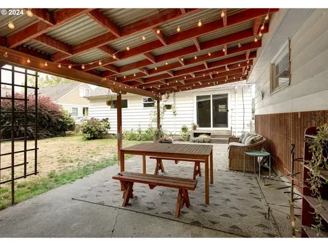 9025 Se Mill Street Portland OR 97216