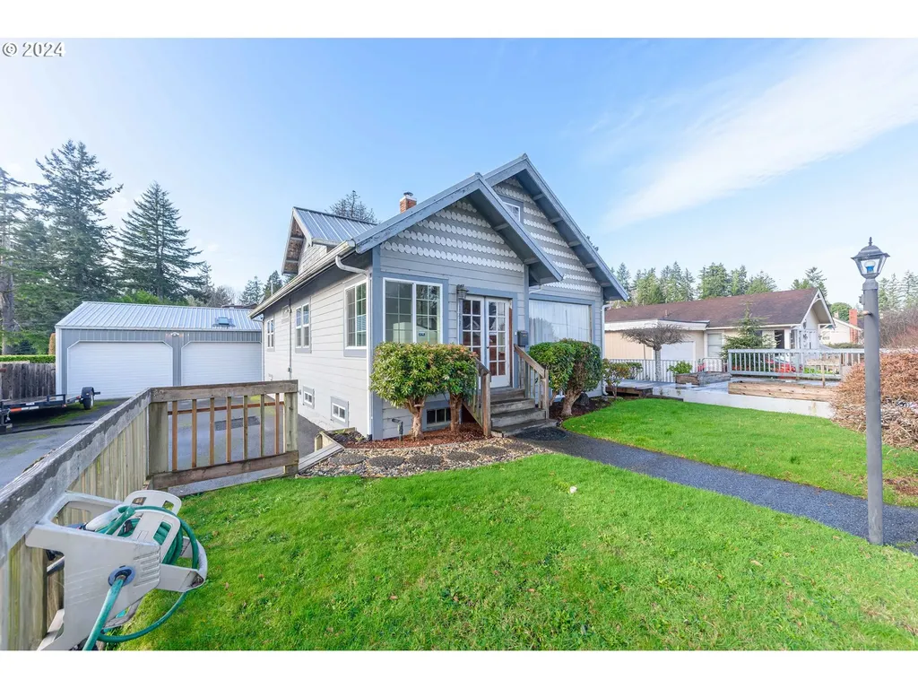 939 N 9th Street Coos Bay OR 97420