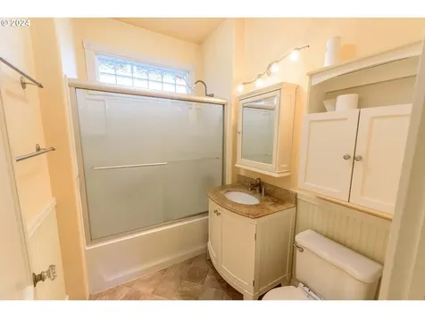 939 N 9th Street Coos Bay OR 97420